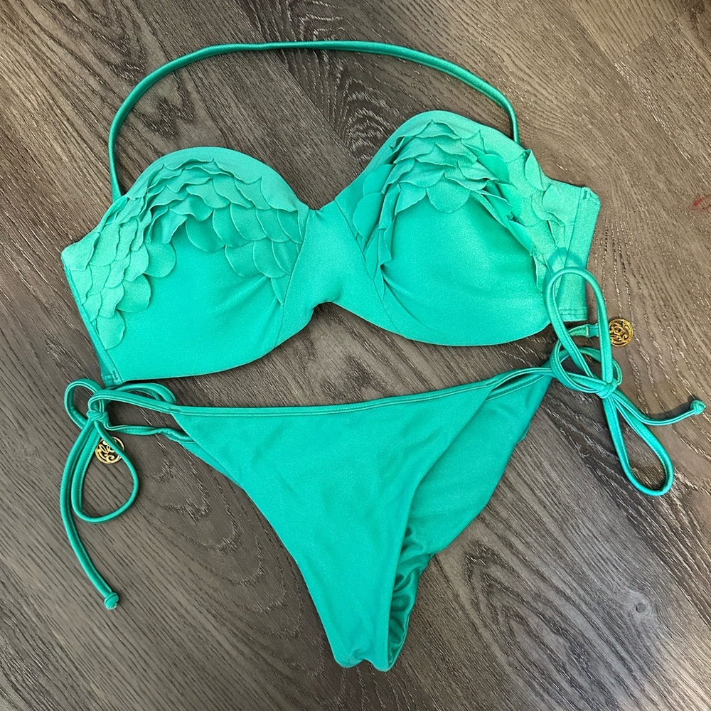 luli Fama bikini set